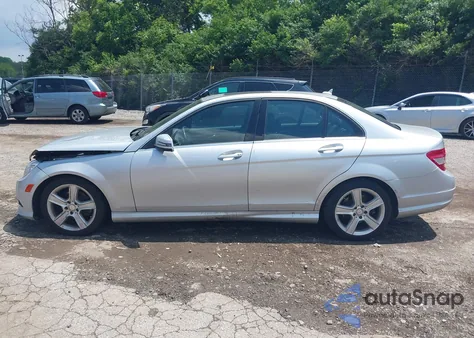2010 Mercedes-Benz C 300 Luxury 4Matic/Sport 4Matic z USA, uszkodzony, nr VIN WDDGF8BB7AF480620